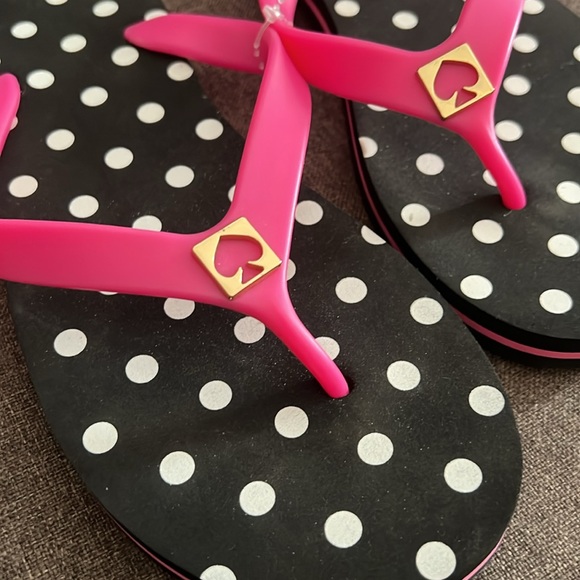KATE SPADE ♠️ HOT PINK & POLKA DOT SANDALS - Picture 2 of 4